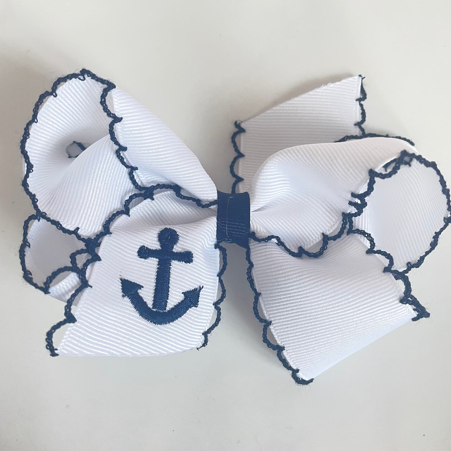Navy Anchor Medium White Bow Stitched Edge